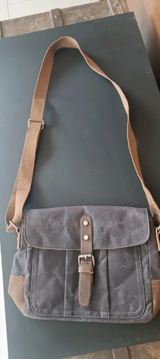 Bolso bandolera unisex gris y marrón