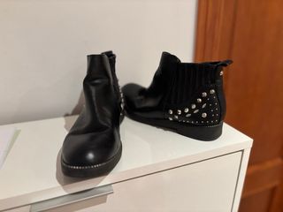Botines negros talla 37 con tachuelas