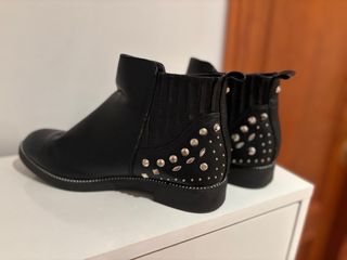 Botines negros talla 37 con tachuelas