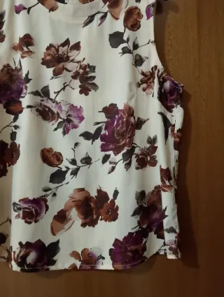 Blusa panna con fiori viola