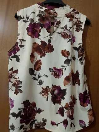 Blusa panna con fiori viola