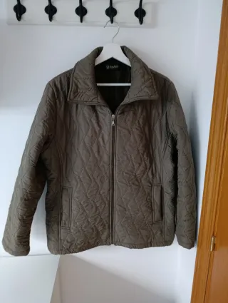 Cazadora acolchada verde oliva