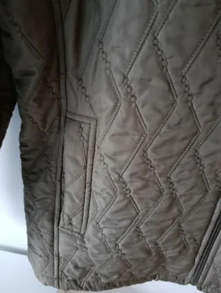 Cazadora acolchada verde oliva