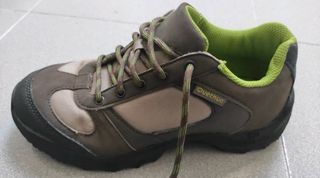 Botas infantiles trekking grises y verdes