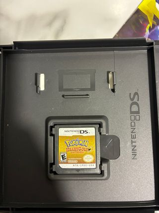Pokémon HeartGold Version USA con Pokewalker