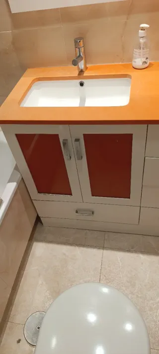 Mueble de baño doble seno naranja y blanco