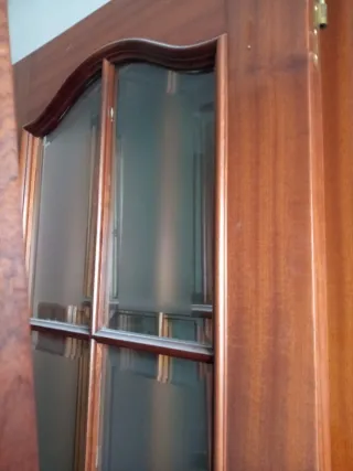 Puerta madera maciza con cristal