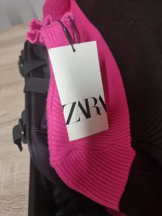 Jersey cuello alto bicolor negro y rosa