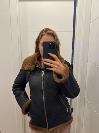 Abrigo Zara borreguillo negro y marrón