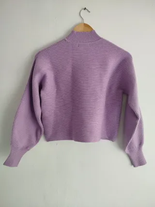 Jersey Bershka morado corto tipo crop top