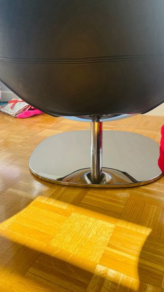 Butaca giratoria piel negra Ikea