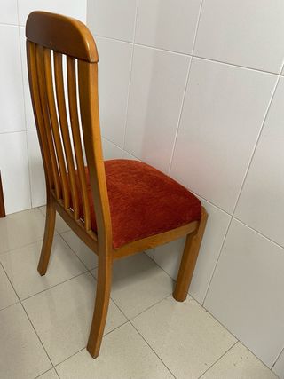 Sillas de madera tapizadas