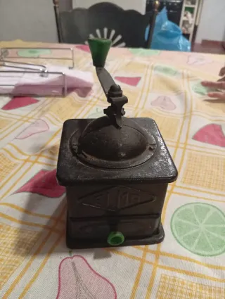 Molino de café antiguo