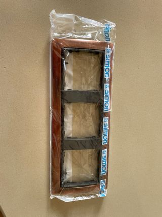 Marco triple serie Simon 82 color cobre