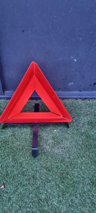 Triángulo de emergencia para coche