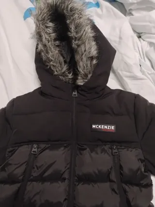 Abrigo McKenzie niño negro