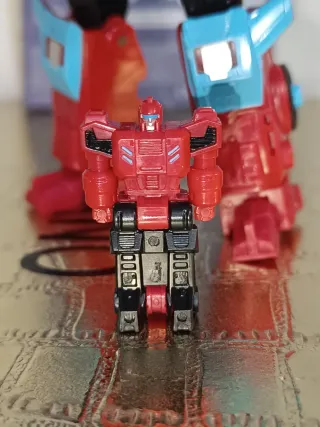 Transformers Legacy United Autobot Pointblank
