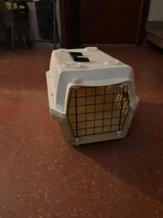 Transportín para mascotas beige y blanco