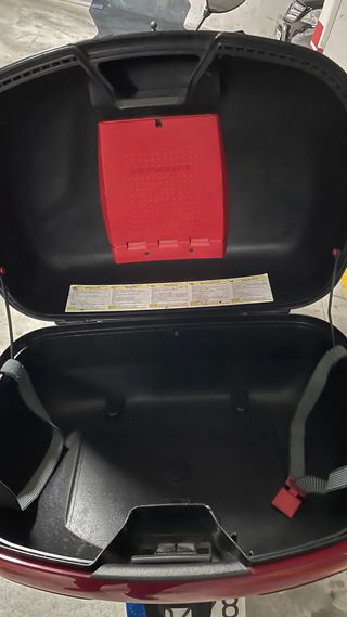 Baúl mas soporte para moto marca givi 55 litros