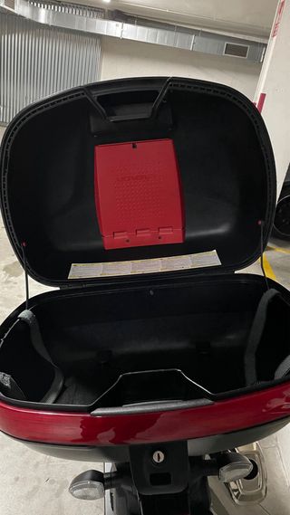 Baúl mas soporte para moto marca givi 55 litros