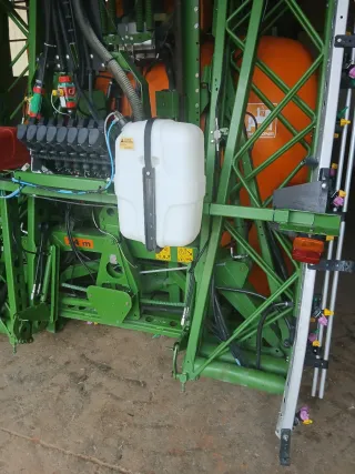 Depósito marca espuma y bomba ARAG