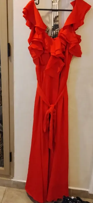 Vestido rojo largo con volantes