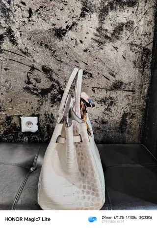 Borsa bianca con dettagli dorati tipo Hermes