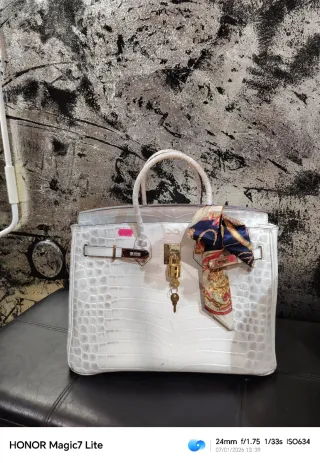 Borsa bianca con dettagli dorati tipo Hermes