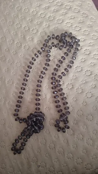Collar largo de cuentas moradas