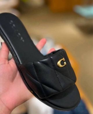 Sandalias Coach Beige y Doradas