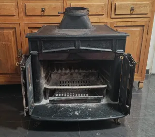 Estufa Hergon Hierro Fundido Negra/Marrón