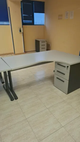 Se vende mobiliario para aulas