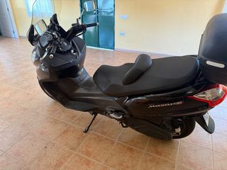 Sym Maxsym 400i Moto Scooter Negra con 44000 km.