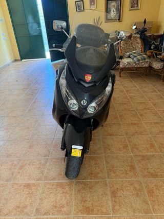 Sym Maxsym 400i Moto Scooter Negra con 44000 km.