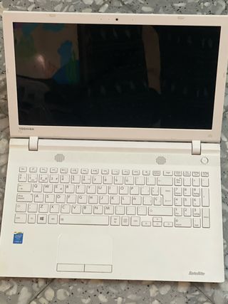 Portátil Toshiba Satellite i5 Blanco
