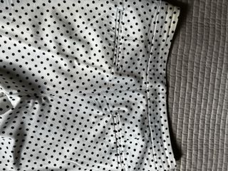 Pantalón mujer blanco lunares negros . tobillero