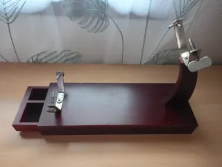 Jamonero de madera y metal
