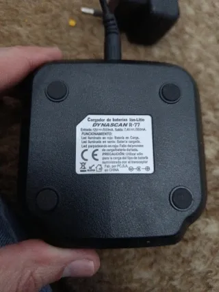 Dos cargadores de baterías ion-litio dynascanR-77.