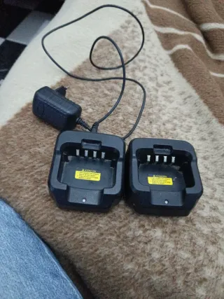 Dos cargadores de baterías ion-litio dynascanR-77.