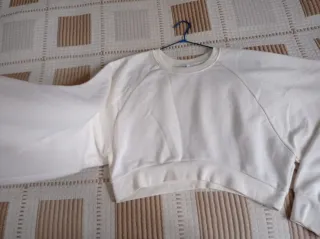 Sudadera corta con mangas murciélago