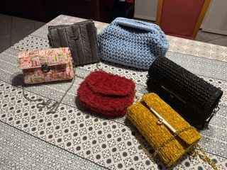 Borse fatte a mano: viola e rosse