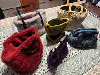 Borse fatte a mano: viola e rosse