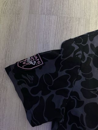 BAPE Miami Camiseta Negra Rosa