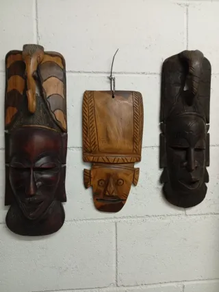 Máscaras africanas de madera tallada
