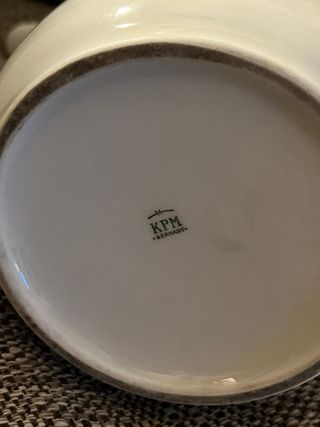 Cafetera de porcelana azul y blanca