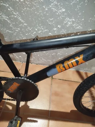 Bicicleta BMX Negra y Naranja