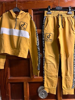 Conjunto Chándal TikTok Amarillo T 10