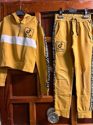 Conjunto Chándal TikTok Amarillo T 10
