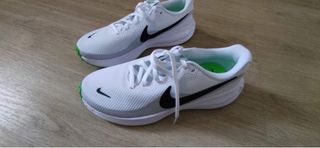 Zapatillas Nike Blancas y Verdes