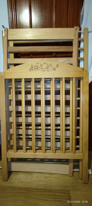 Cuna de madera con ositos